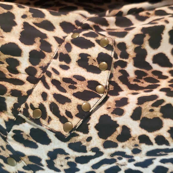 Leopard print Blouse 🐆 - Picture 3 of 5